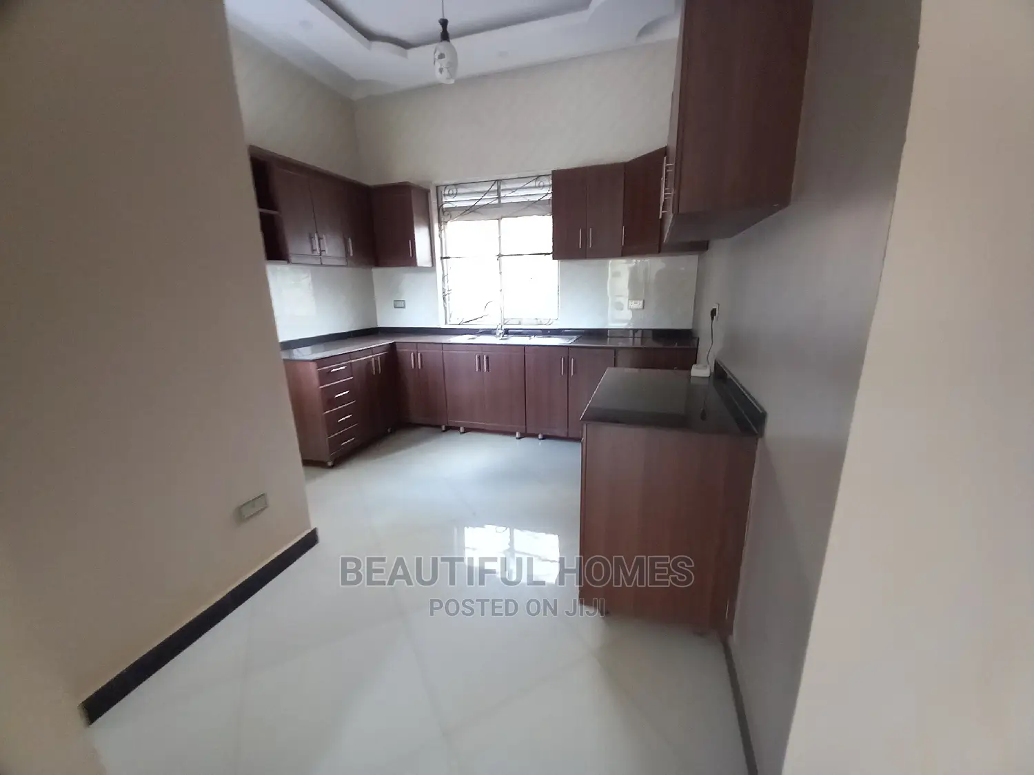Furnished 4bdrm House in Posh Tarmack Estate, Kira for Sale in Kira