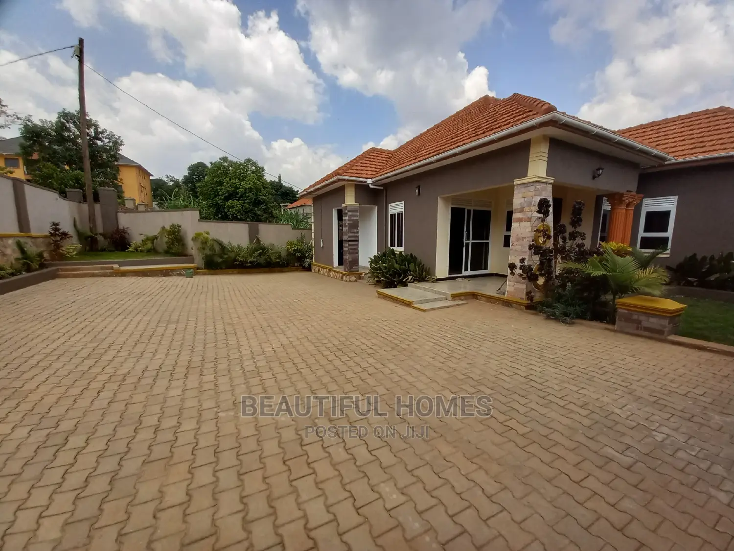 Furnished 4bdrm House in Posh Tarmack Estate, Kira for Sale in Kira