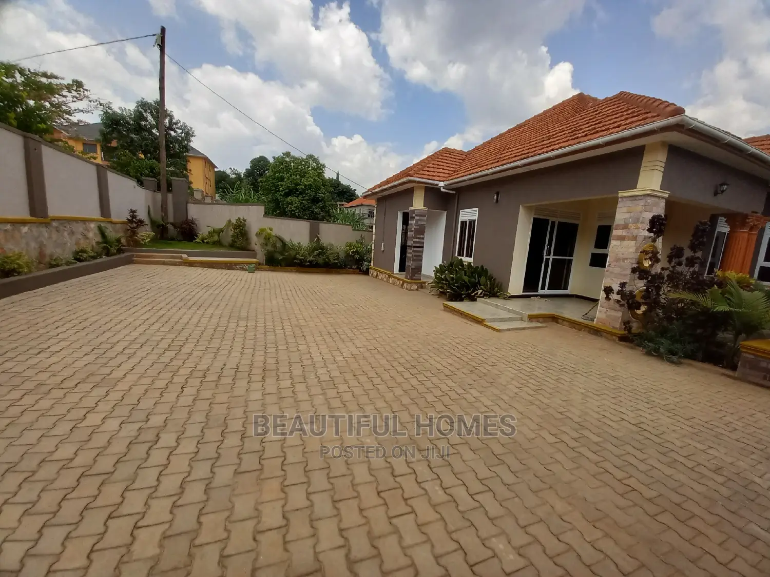 Furnished 4bdrm House in Posh Tarmack Estate, Kira for Sale in Kira