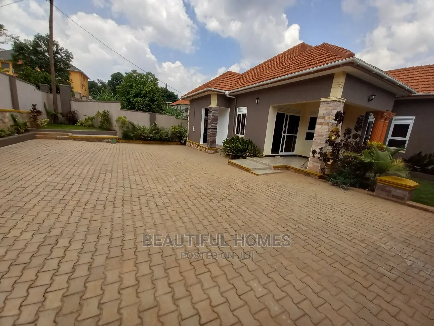 Furnished 4bdrm House in Posh Tarmack Estate, Kira for Sale in Kira