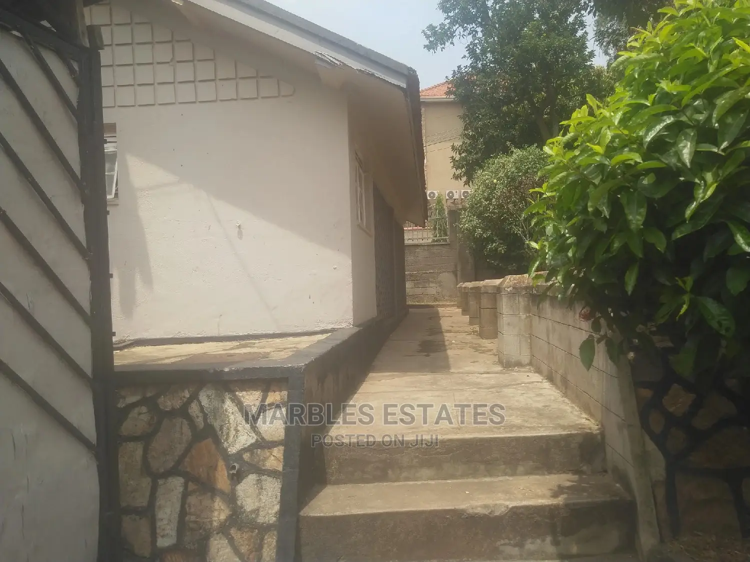 4bdrm Bungalow in Bugolobi, Central Division for Rent in Central Division