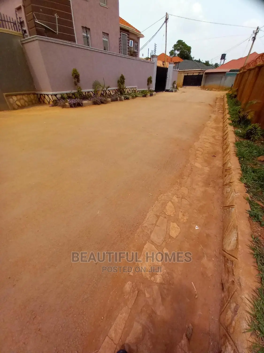Furnished 2bdrm Apartment in Kira Tarmack, Central Division for Sale in Central Division