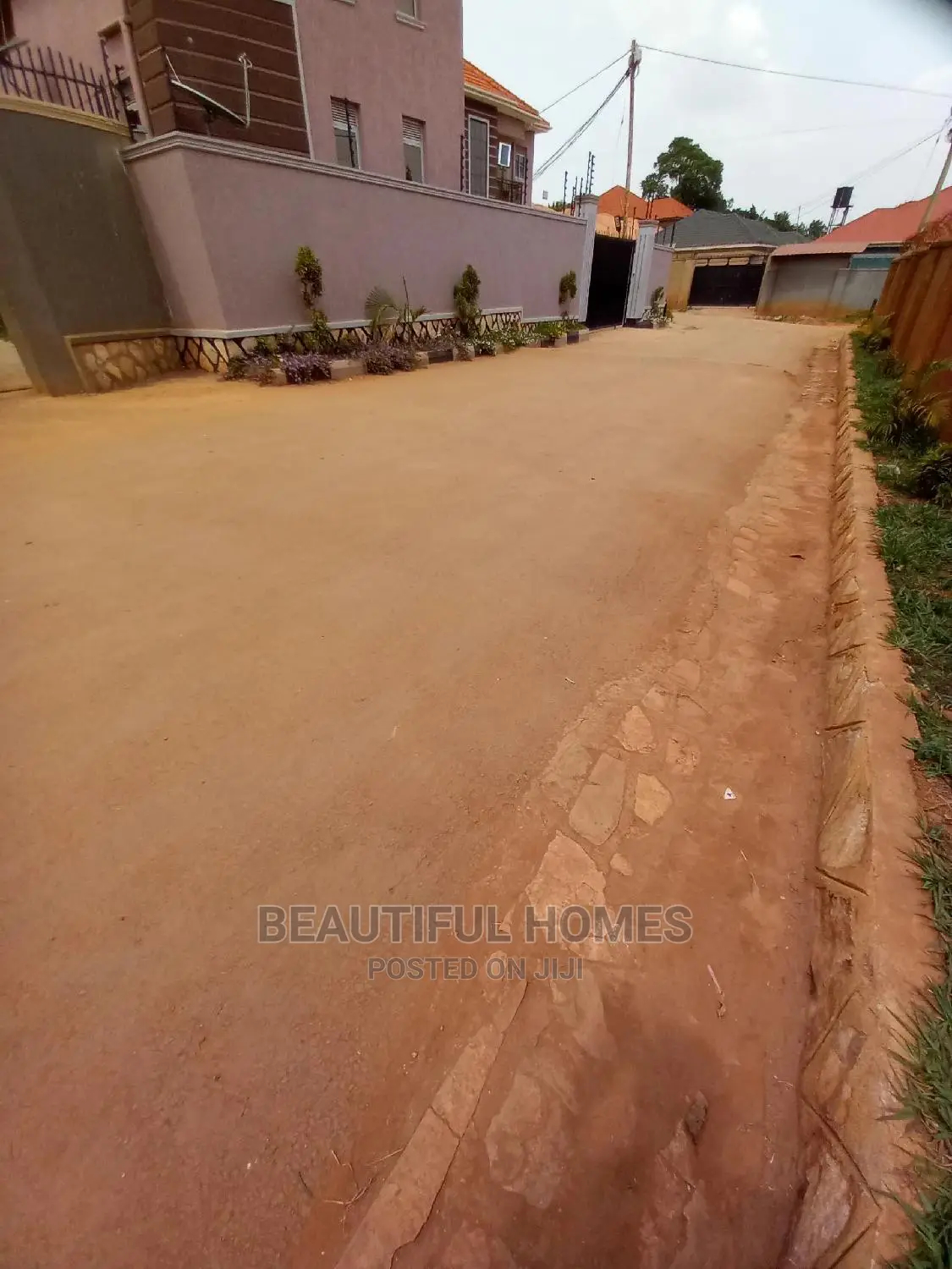 Furnished 2bdrm Apartment in Kira Tarmack, Central Division for Sale in Central Division