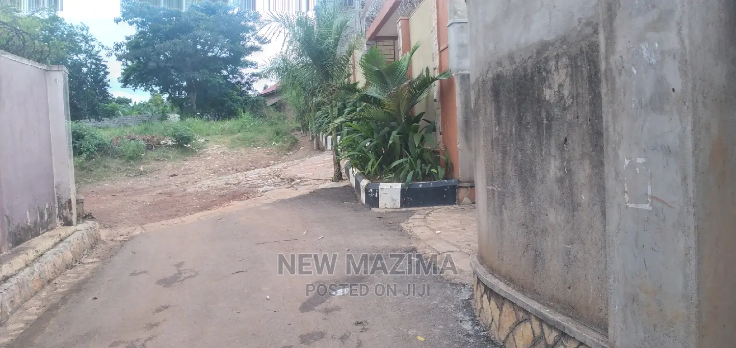 Bunga Plot on Done Harm Lane in Central Division