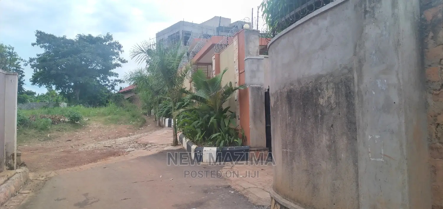 Bunga Plot on Done Harm Lane in Central Division
