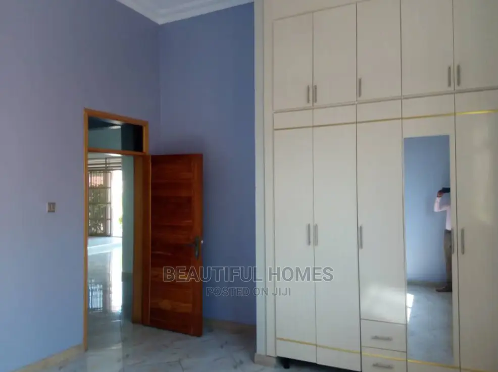 Furnished 2bdrm Condo in Bukoto, Central Division for Sale in Central Division