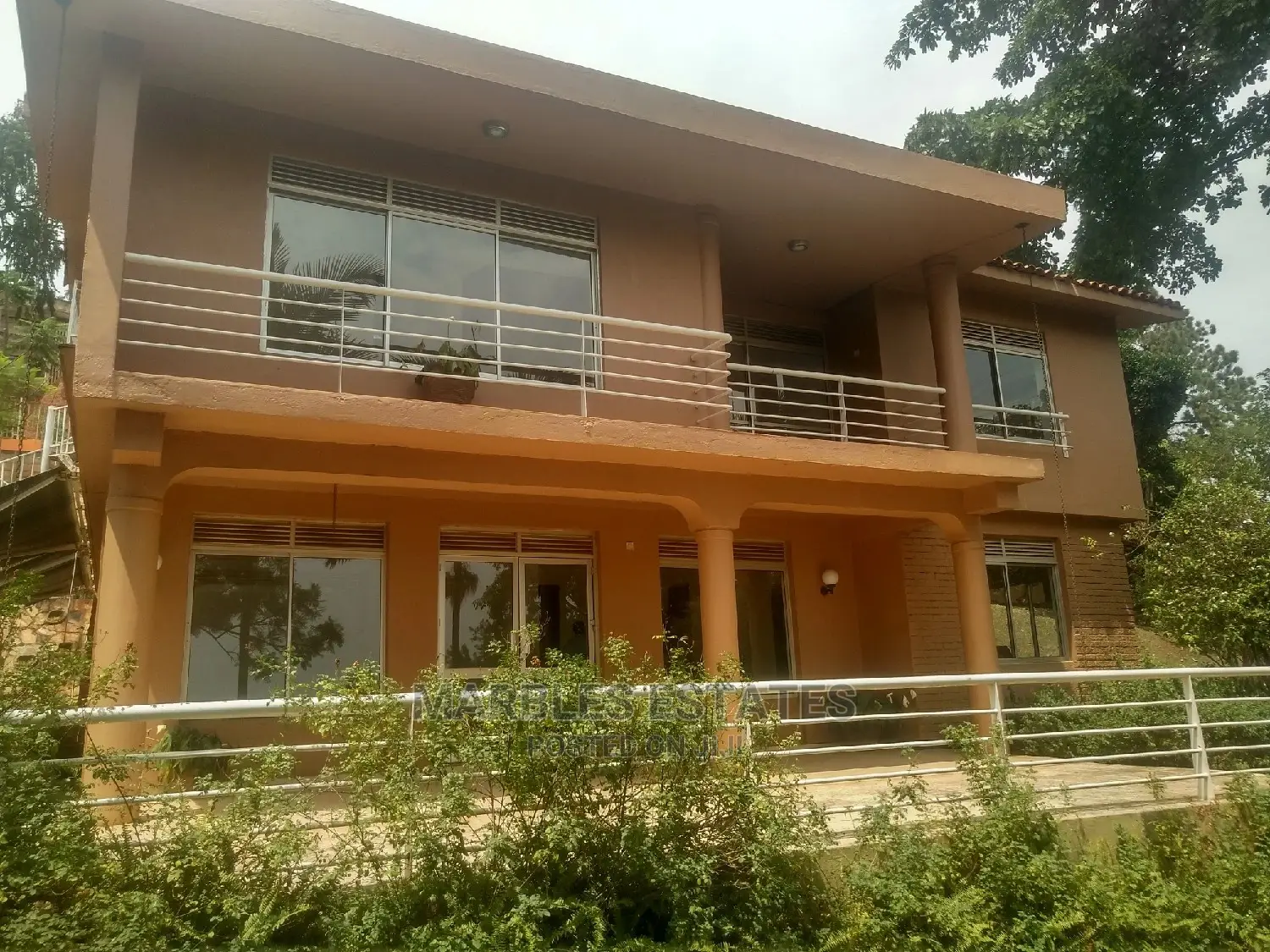 4bdrm Mansion in Mbuya, Central Division for Rent in Central Division