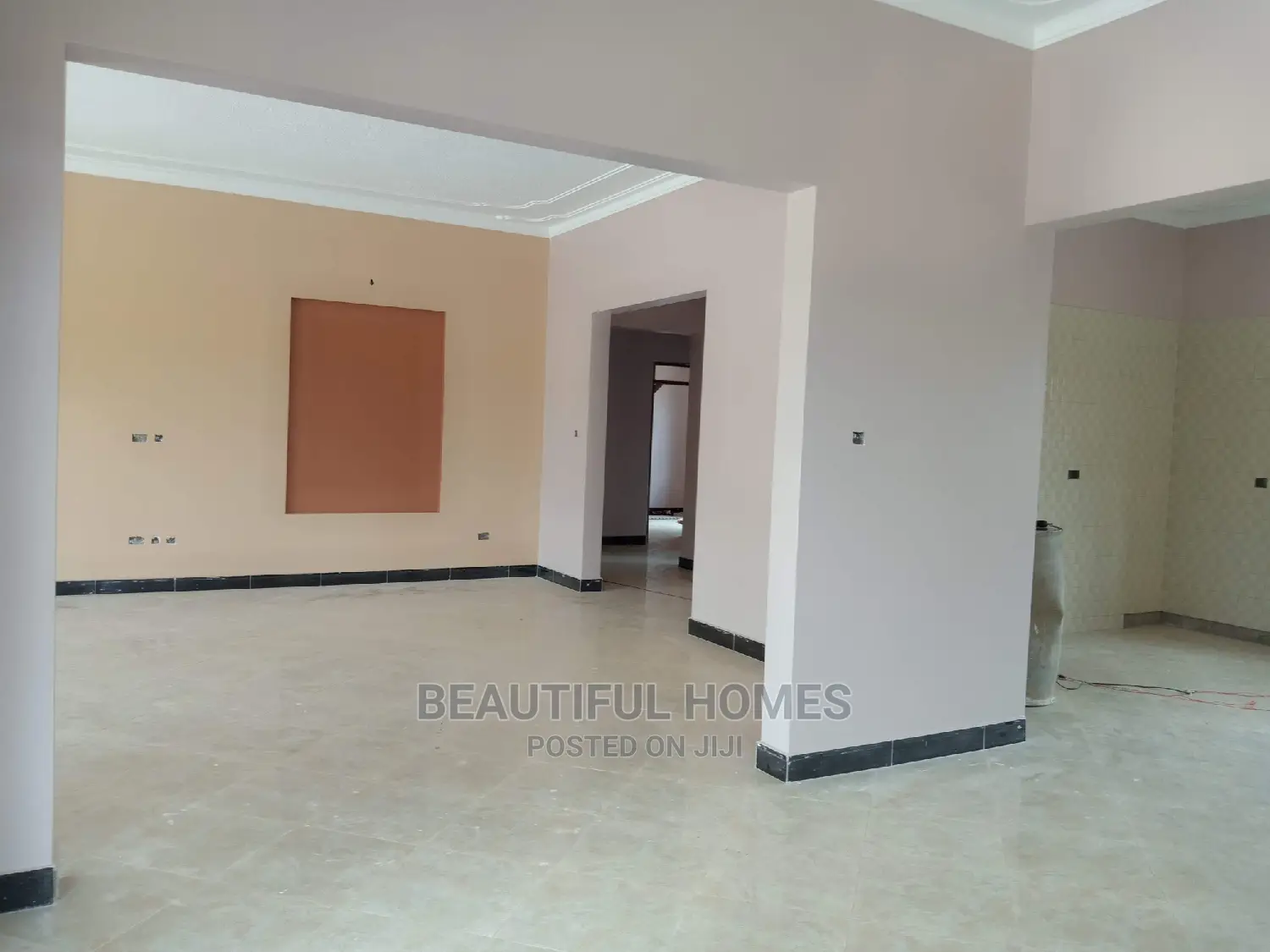Furnished 4bdrm Bungalow in Adorable, Kira for Sale in Kira