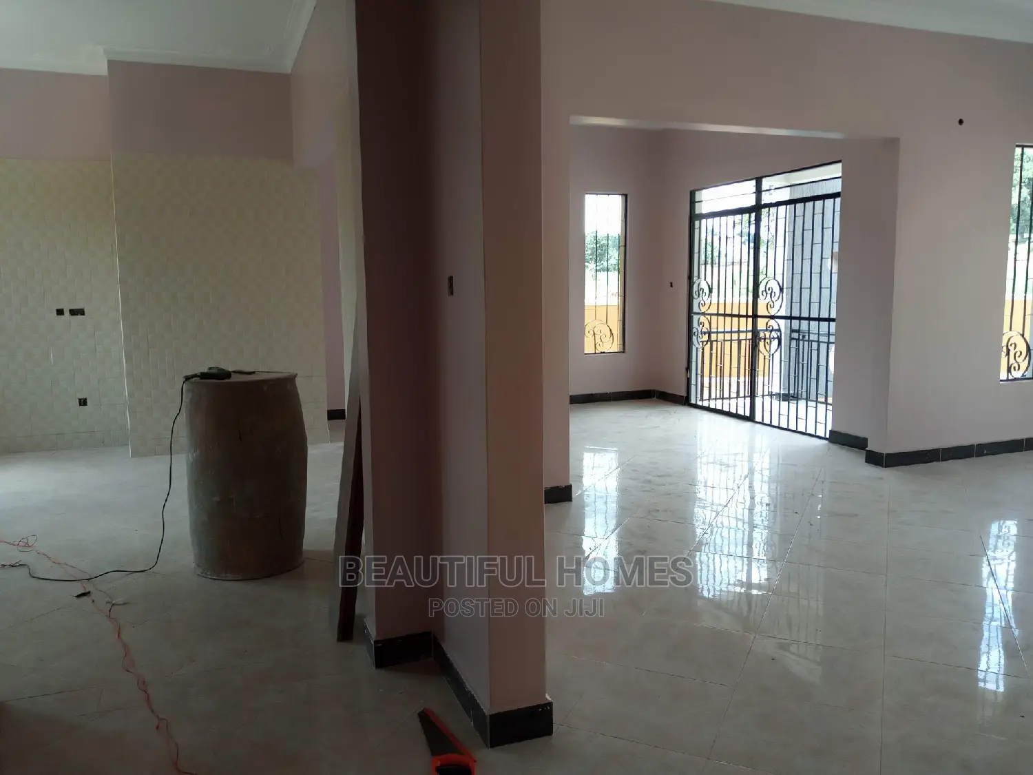 Furnished 4bdrm Bungalow in Adorable, Kira for Sale in Kira