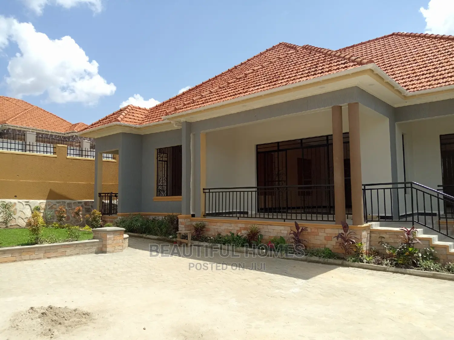Furnished 4bdrm Bungalow in Adorable, Kira for Sale in Kira
