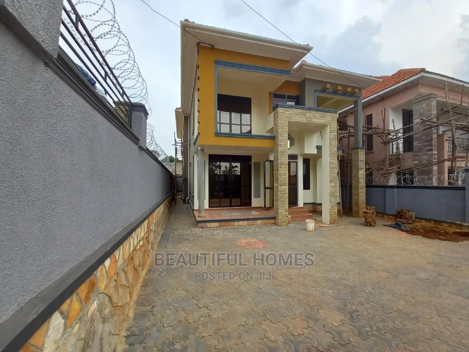 Furnished 4bdrm Duplex in Najjera Corporate, Central Division for Sale in Central Division