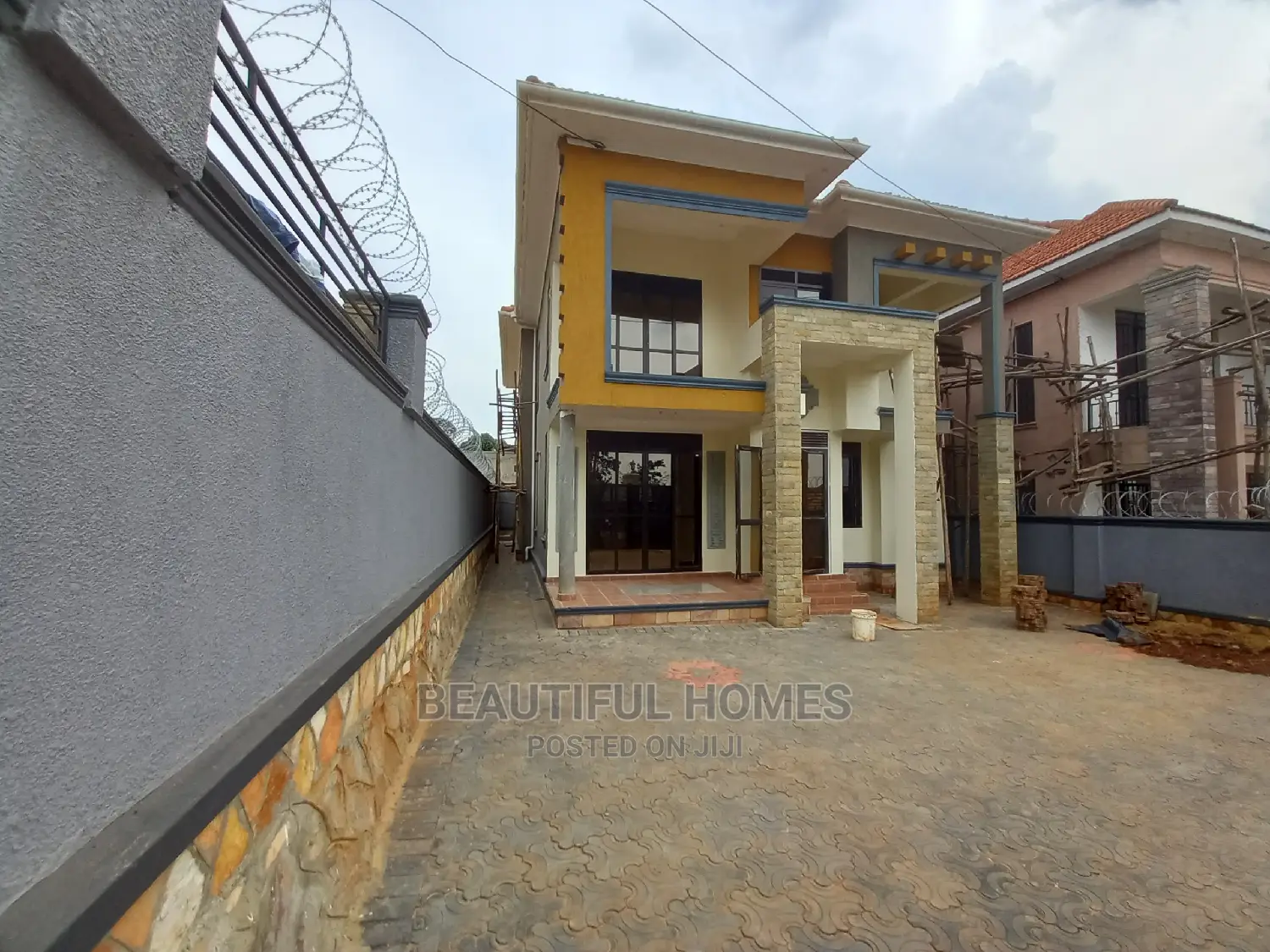 Furnished 4bdrm Duplex in Najjera Corporate, Central Division for Sale in Central Division