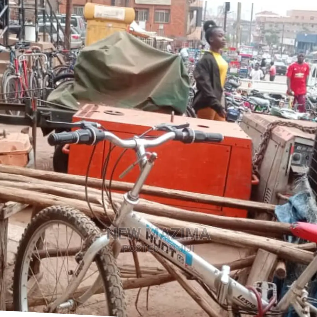 Commercial Busy Shop for Rent in Heart of Katwe Main Road in Makindye